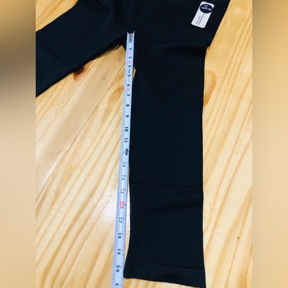 NWT $60 All Day Comfort Empetua Medium Waisted Shaping Capri Leggings Black L - Picture 9 of 9